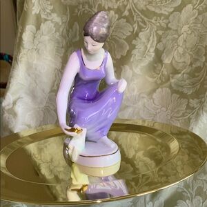 HOLLOHAZA Vintage Elegant Purple Lady Figurine